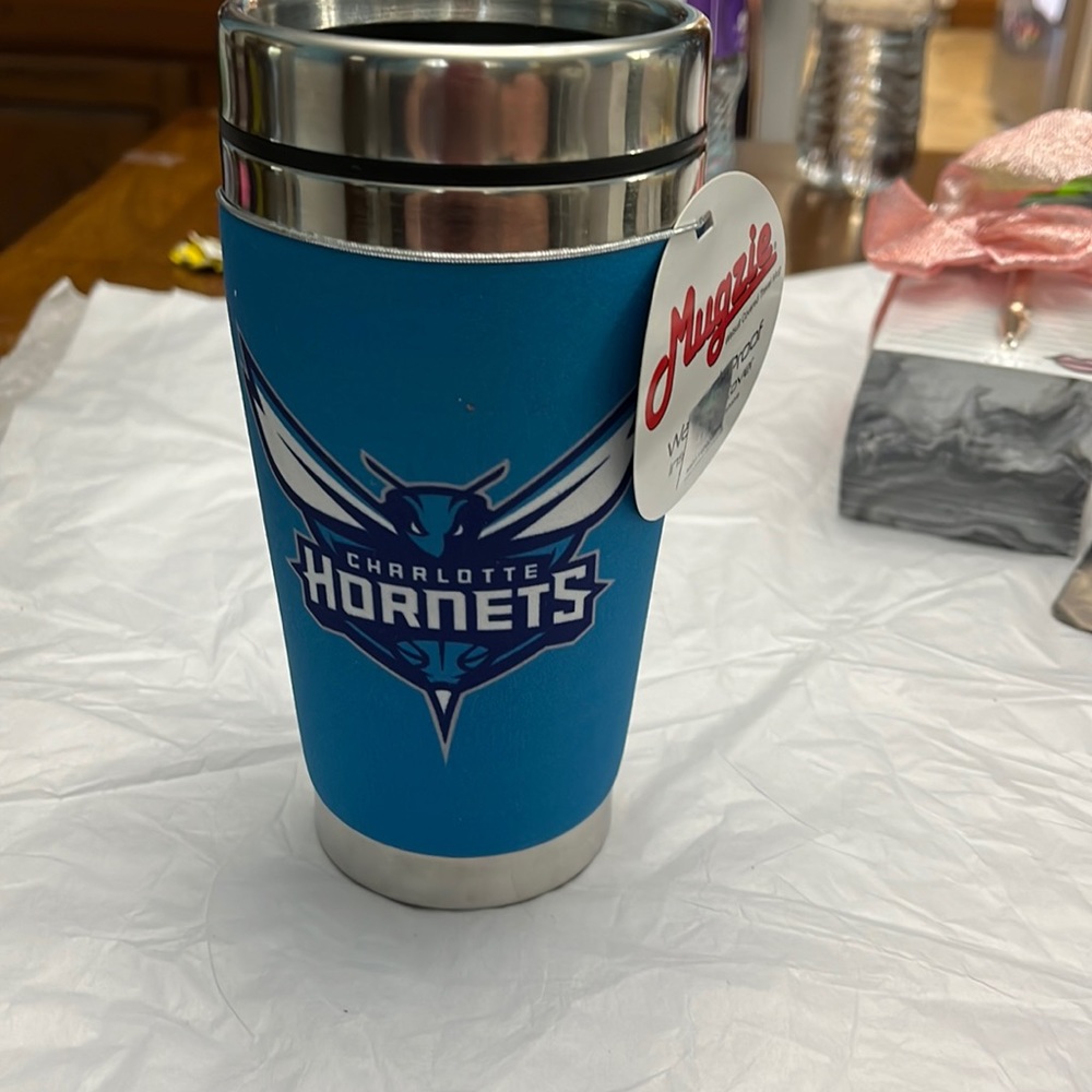 NIB Mugzie 16oz NBA Charlotte Hornets Stainless Steel Travel Mug, neoprene grip.